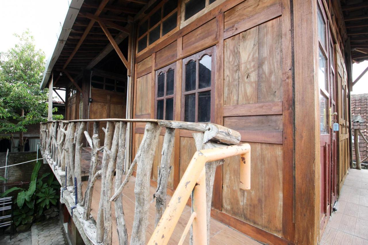 Reddoorz Near Rumah Sakit Wirosaban Salakan Eksteriør billede
