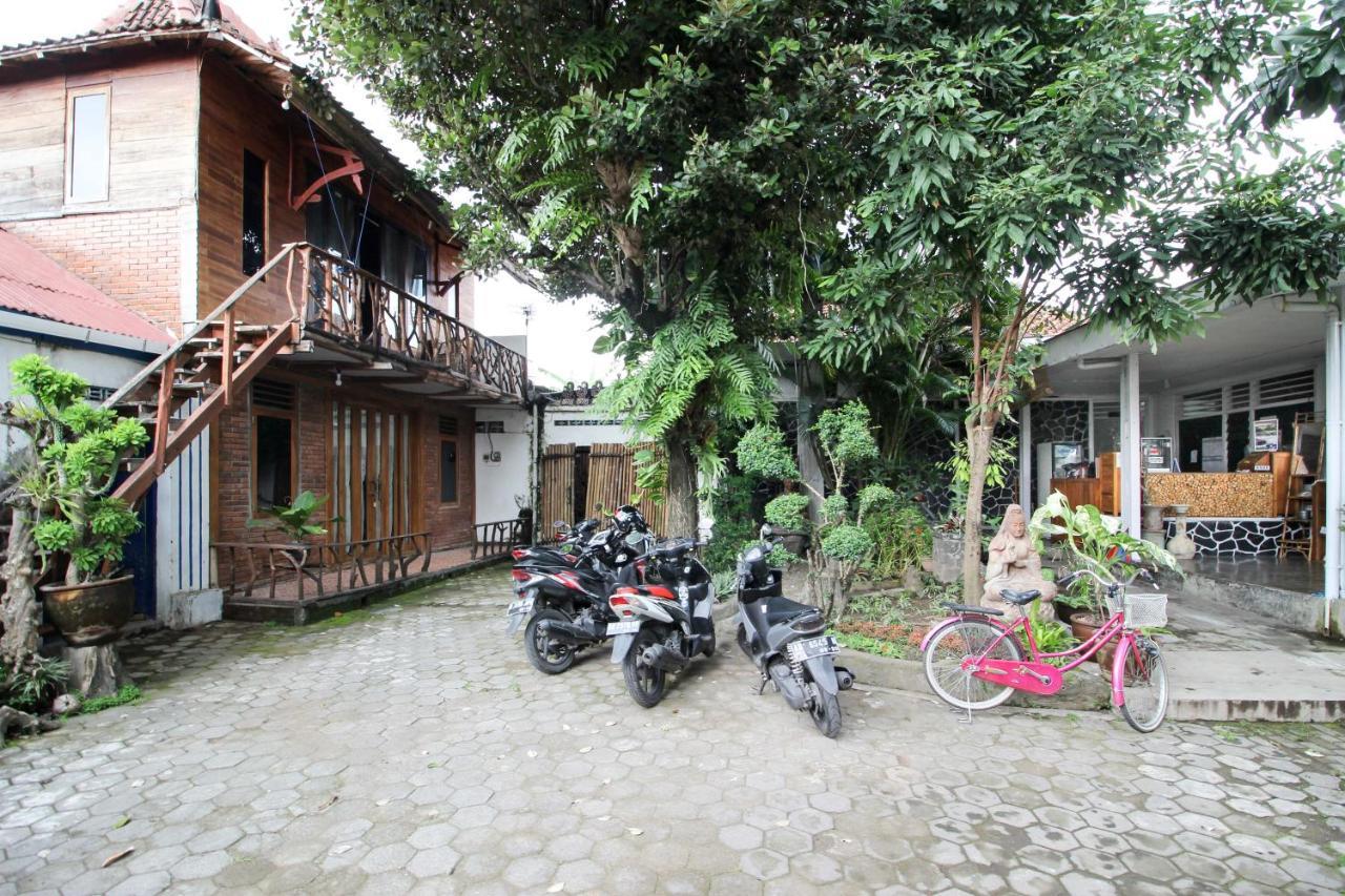 Reddoorz Near Rumah Sakit Wirosaban Salakan Eksteriør billede