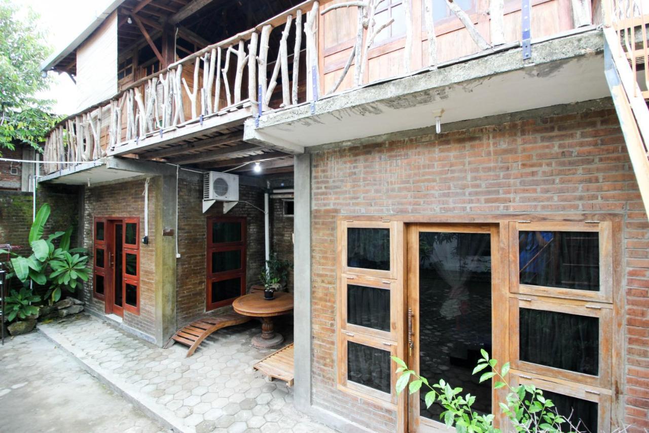 Reddoorz Near Rumah Sakit Wirosaban Salakan Eksteriør billede