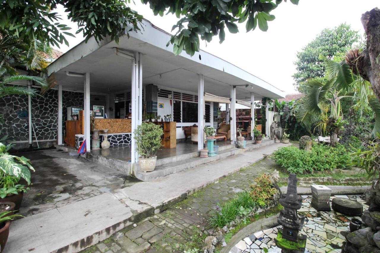 Reddoorz Near Rumah Sakit Wirosaban Salakan Eksteriør billede