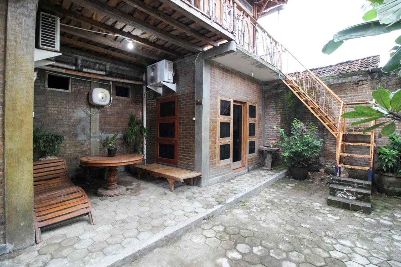 Reddoorz Near Rumah Sakit Wirosaban Salakan Eksteriør billede
